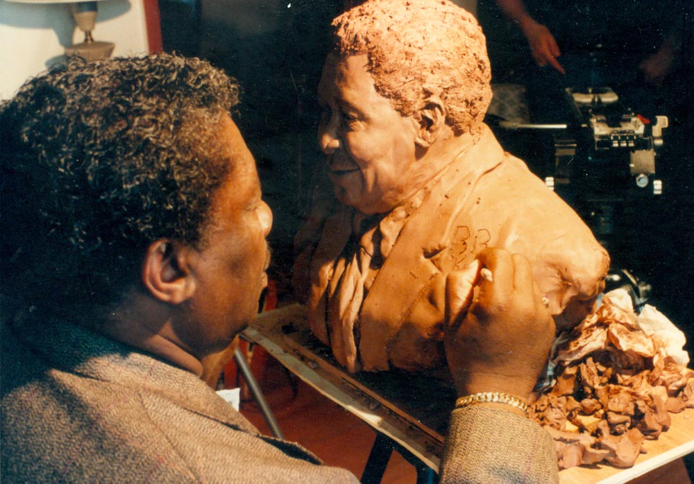 B. B. King signs the statue that Houston Texas artist created