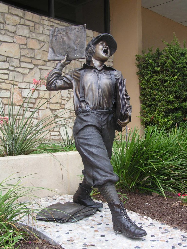 Bronze statue of newsboy by Bridgette Mongeon