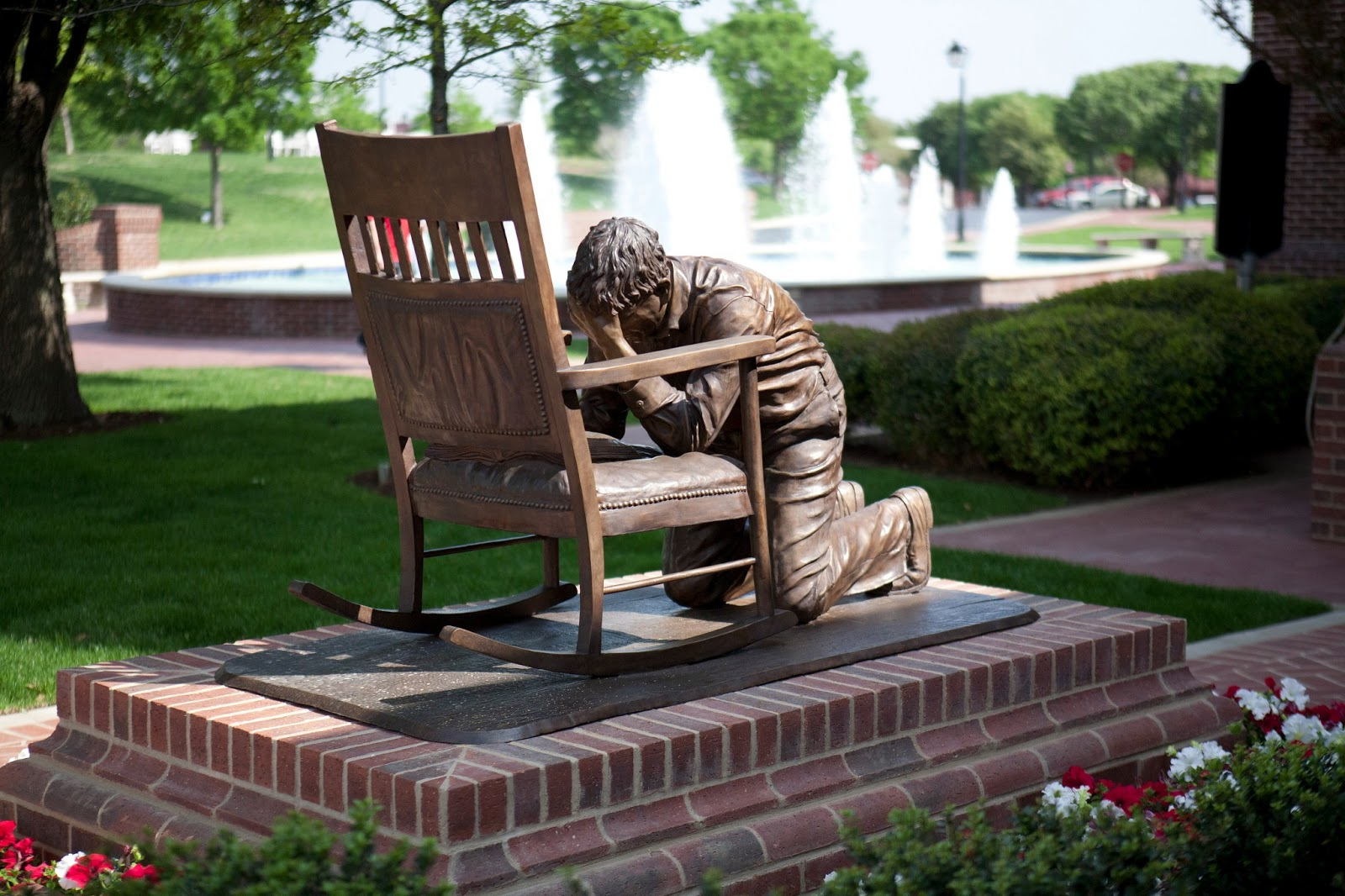 dallas baptistuniversity praying man